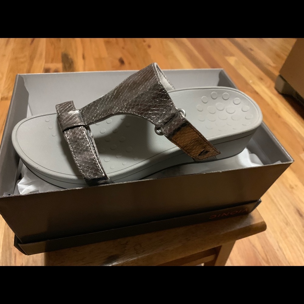 NIB vionic sandals size 7
